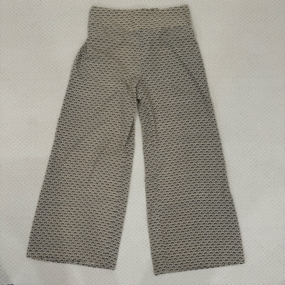 Wide-leg cream patterned pants